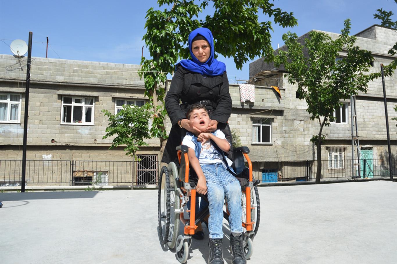 Suriyeli anne engelli çocuğu için yardım bekliyor